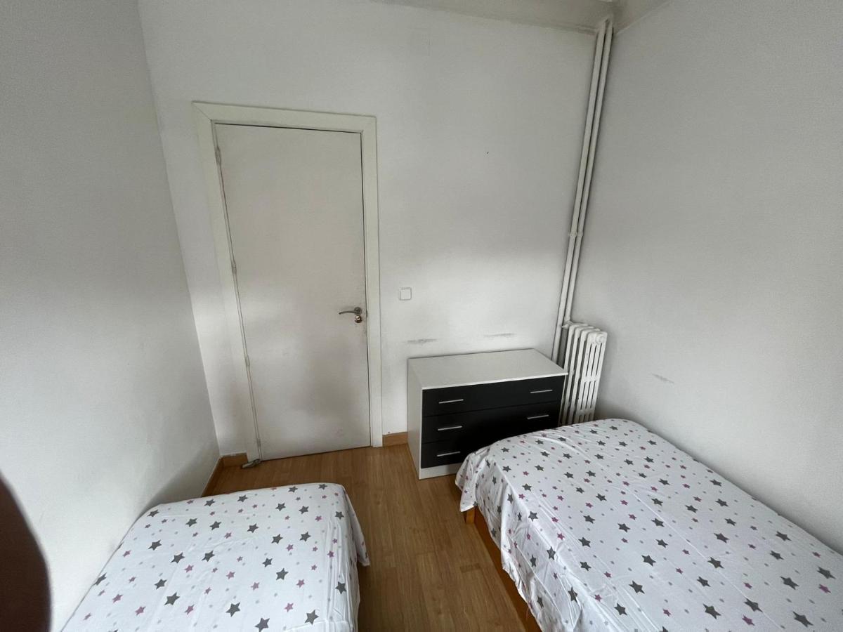Habitacion Matrimonial En Piso Compartido En El Centro De Madrid Apartment Exterior photo